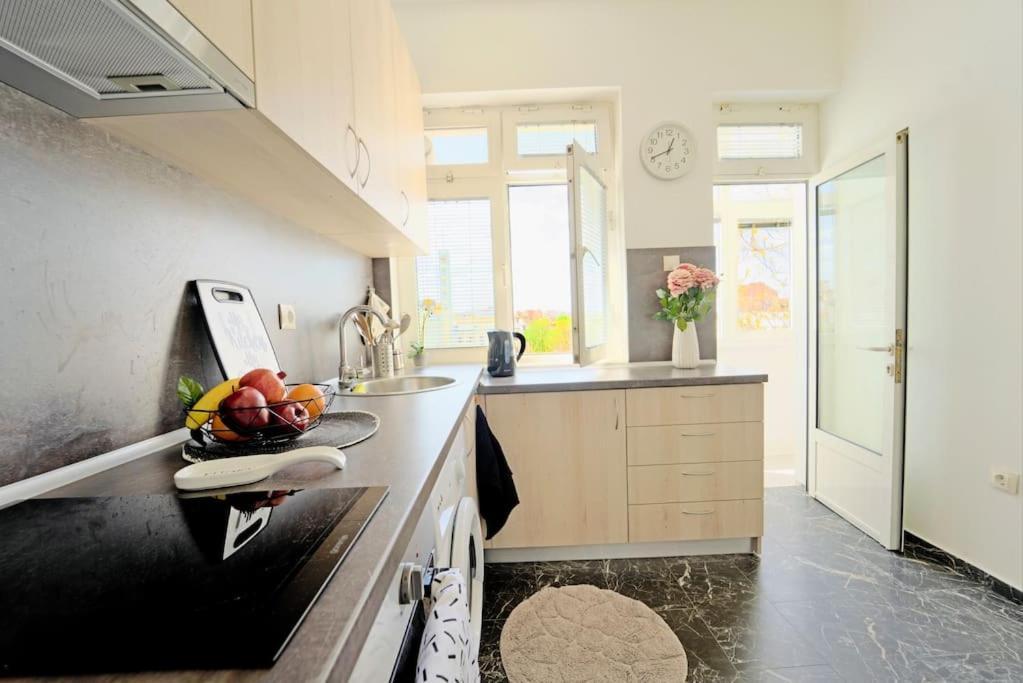 Cozy 1-Bedroom Flat In The Very Center Of София Экстерьер фото