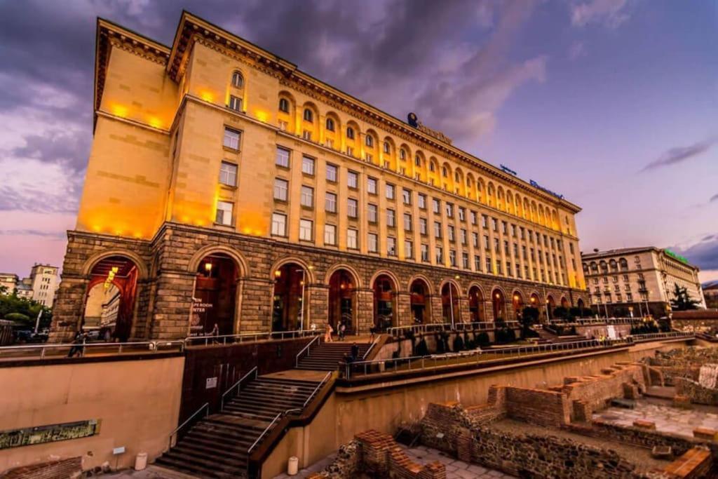Cozy 1-Bedroom Flat In The Very Center Of София Экстерьер фото