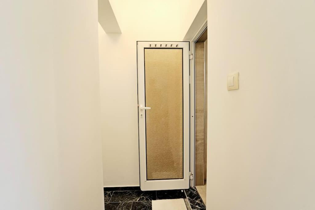Cozy 1-Bedroom Flat In The Very Center Of София Экстерьер фото