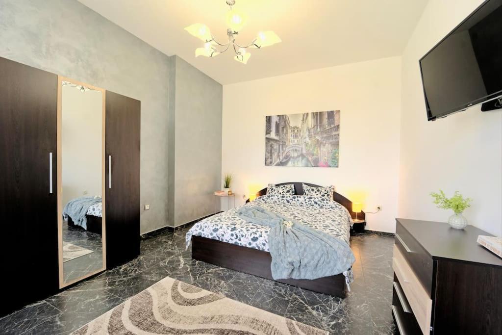 Cozy 1-Bedroom Flat In The Very Center Of София Экстерьер фото