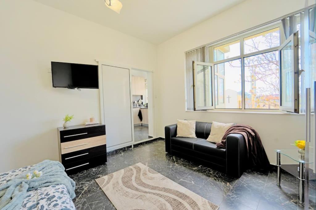 Cozy 1-Bedroom Flat In The Very Center Of София Экстерьер фото