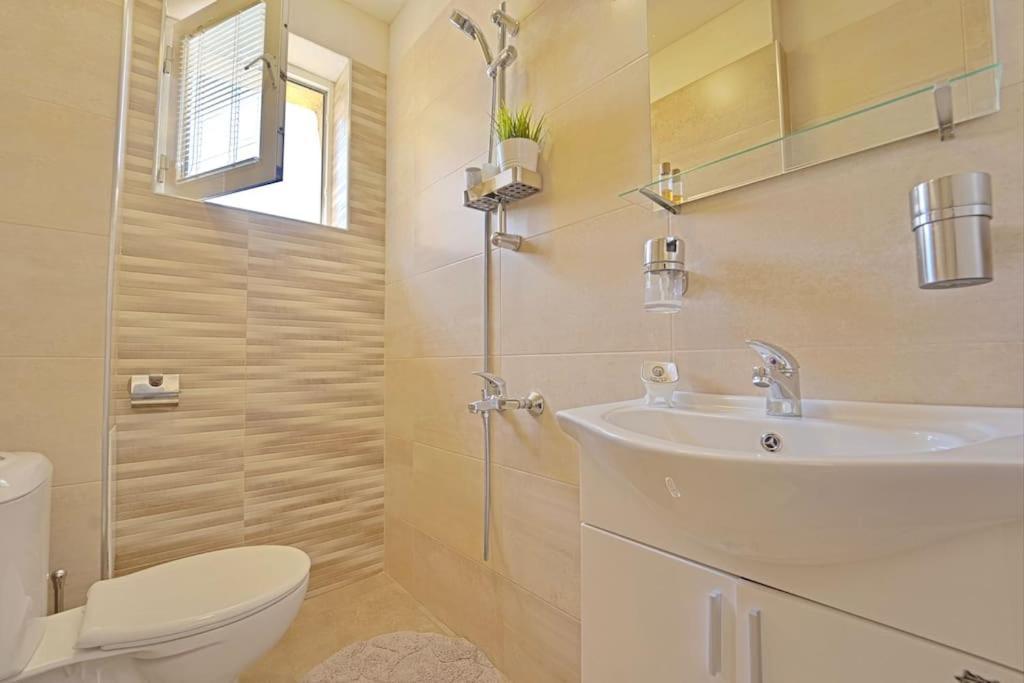 Cozy 1-Bedroom Flat In The Very Center Of София Экстерьер фото